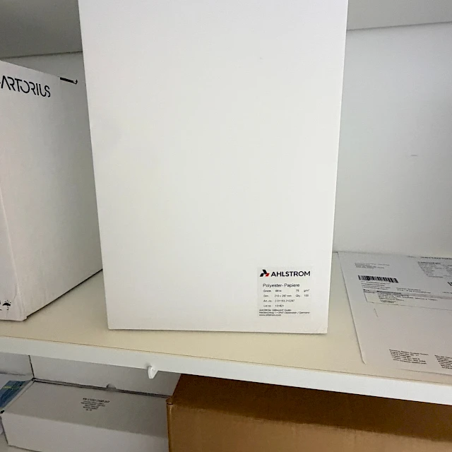 Absorbent paper sheet pack on shelf