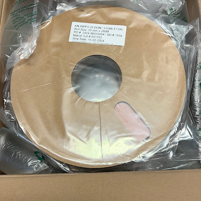 Bagged kraft interleaved roll in carton