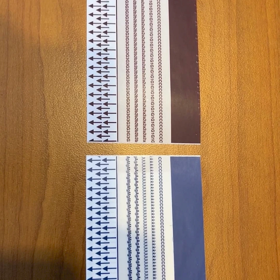 Printed arrow scale strips red and blue on table