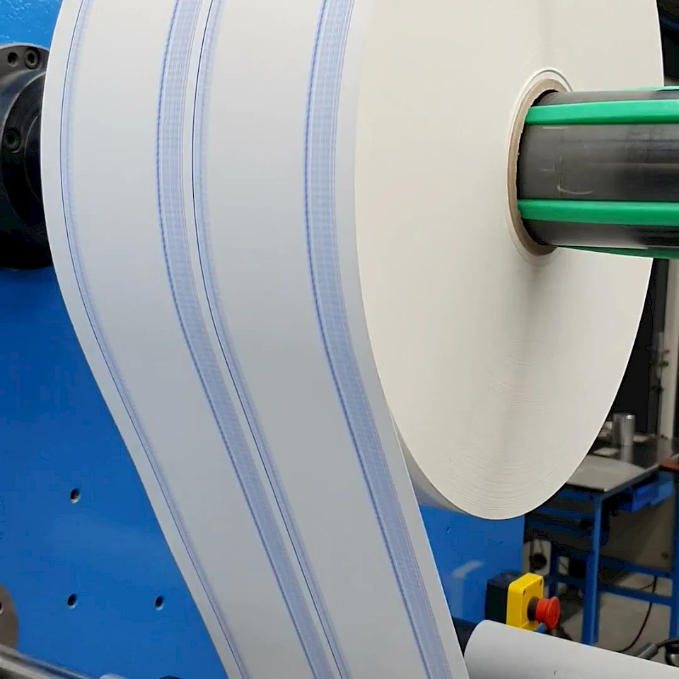 Printed tape roll rewinding on slitter