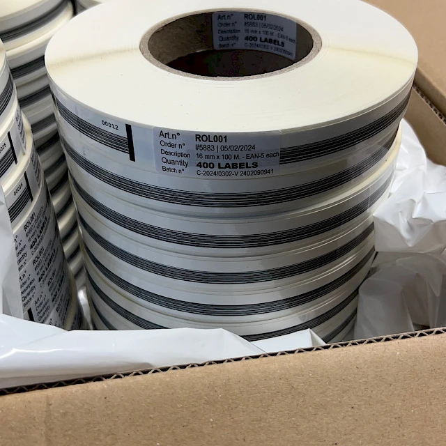 Rol001 label rolls packed in carton
