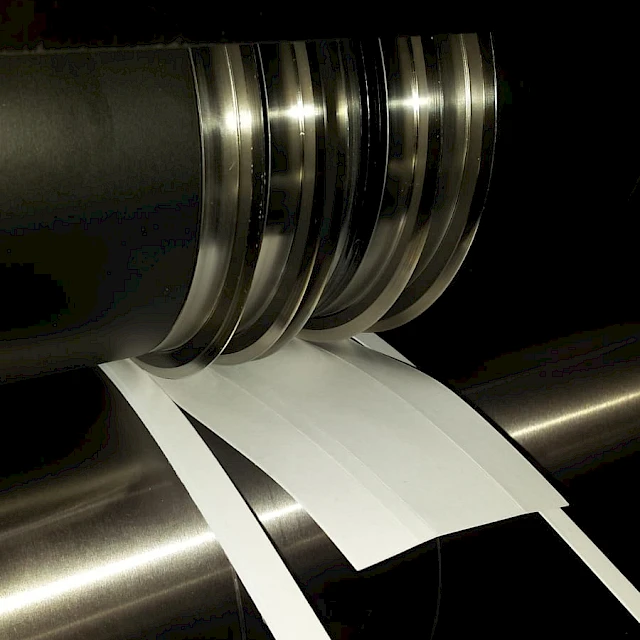 Slit white strips on steel roller