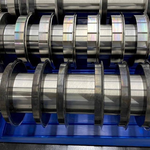 Slitting knife shafts stacked