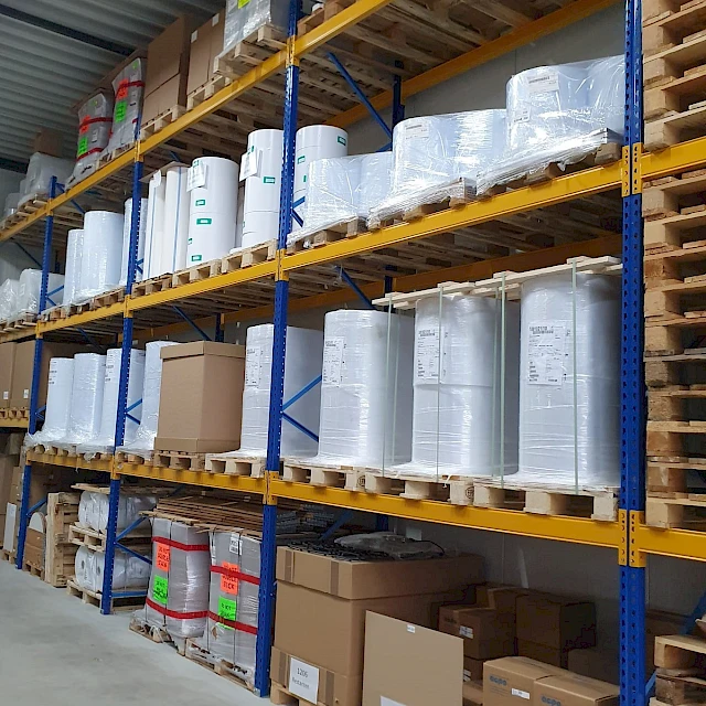 Warehouse pallet racking with rolls