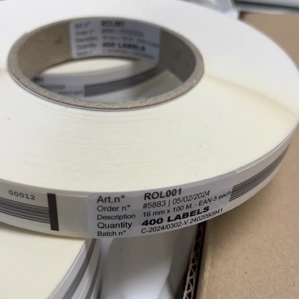 White label roll with product tag