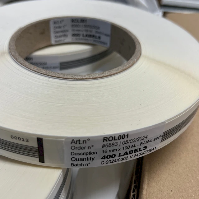 White label roll with product tag